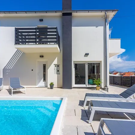 Kety Mansion Holiday home